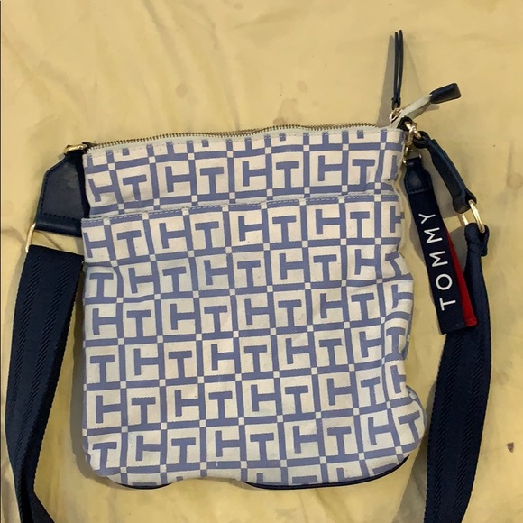 Tommy Hilfiger crossbody purse - Picture 1 of 3